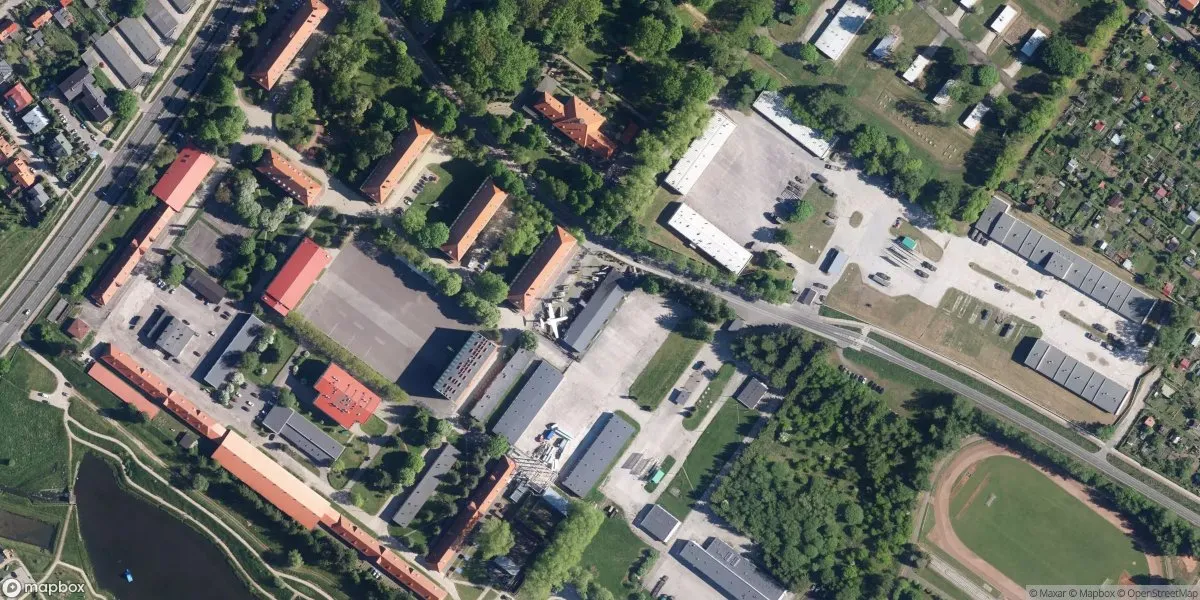 Satelitarny widok na Muzeum Broni Dawnej i Nowej, Pojazdów Militarnych i Wyposażenia Wojskowego