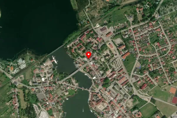 Widok z lotu ptaka: Muzeum Reformacji Polskiej w Mikołajkach