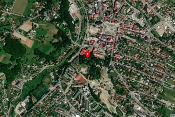 Widok z lotu ptaka: Muzeum Regionalne Ziemi Limanowskiej