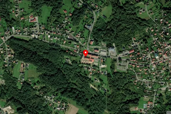 Widok z lotu ptaka: Muzeum Ślusarstwa im. Marcina Mikuły w Świątnikach Górnych