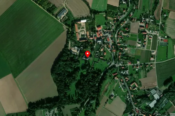 Widok z lotu ptaka: Muzeum „Zamek Roztoka” w Roztoce