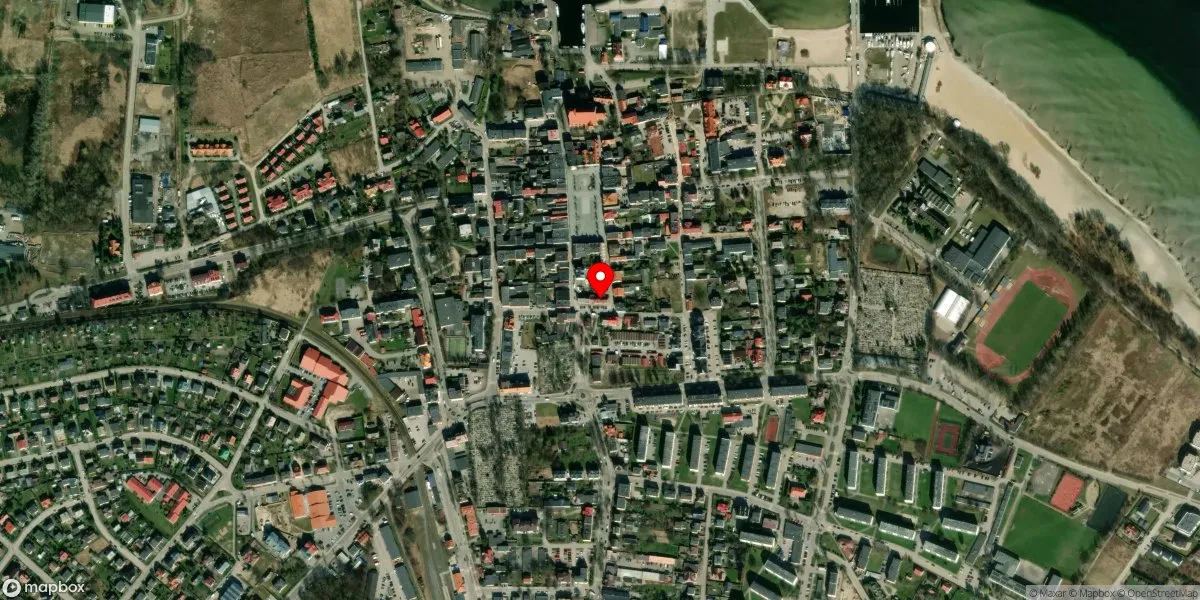Satelitarny widok na Muzeum Ziemi Puckiej im. Floriana Ceynowy w Pucku