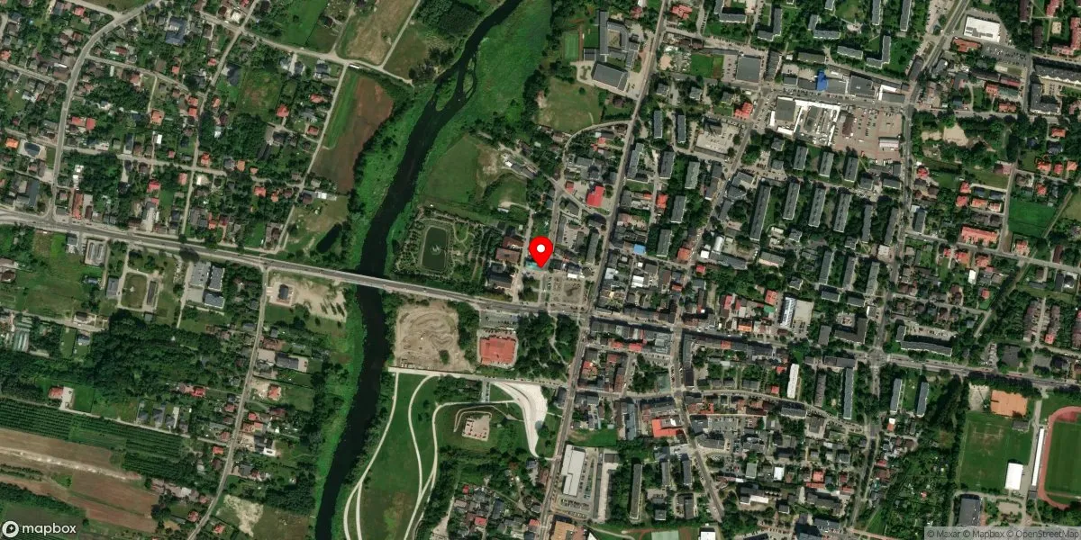 Satelitarny widok na Muzeum Ziemi Sochaczewskiej w Pola Bitwy nad Bzurą w Sochaczewie